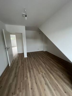 Helle 3-Zimmerwohnung mit Terrasse – 51147 Köln – Vorschaubild 2