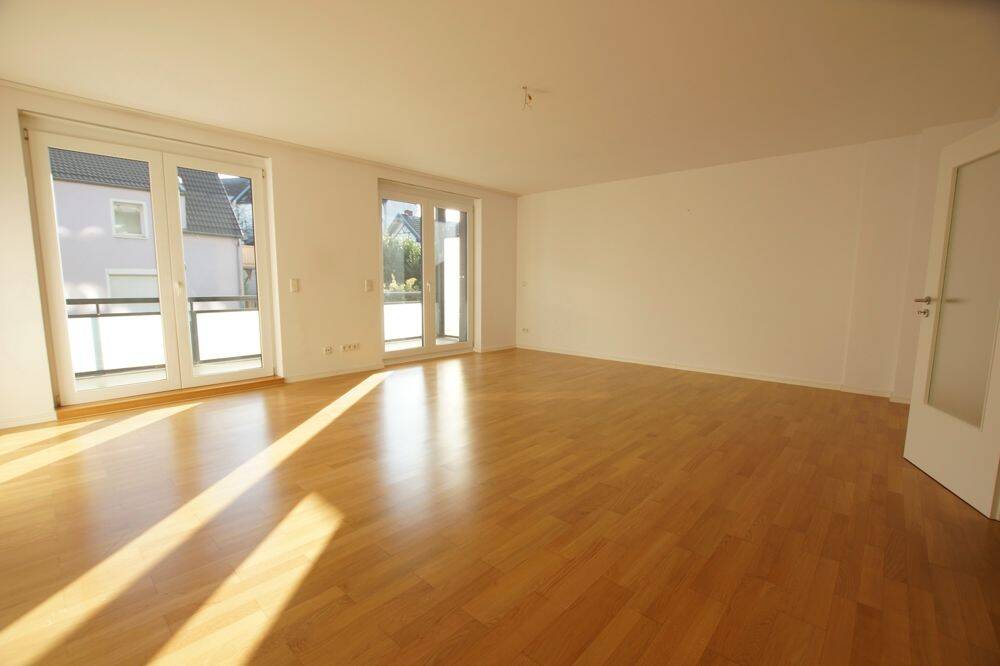 Moderne und großzügige 5 Zimmer-Wohnung über zwei Etagen mit separatem Eingang und Einbauküche – Düsseldorf – Vorschaubild 5