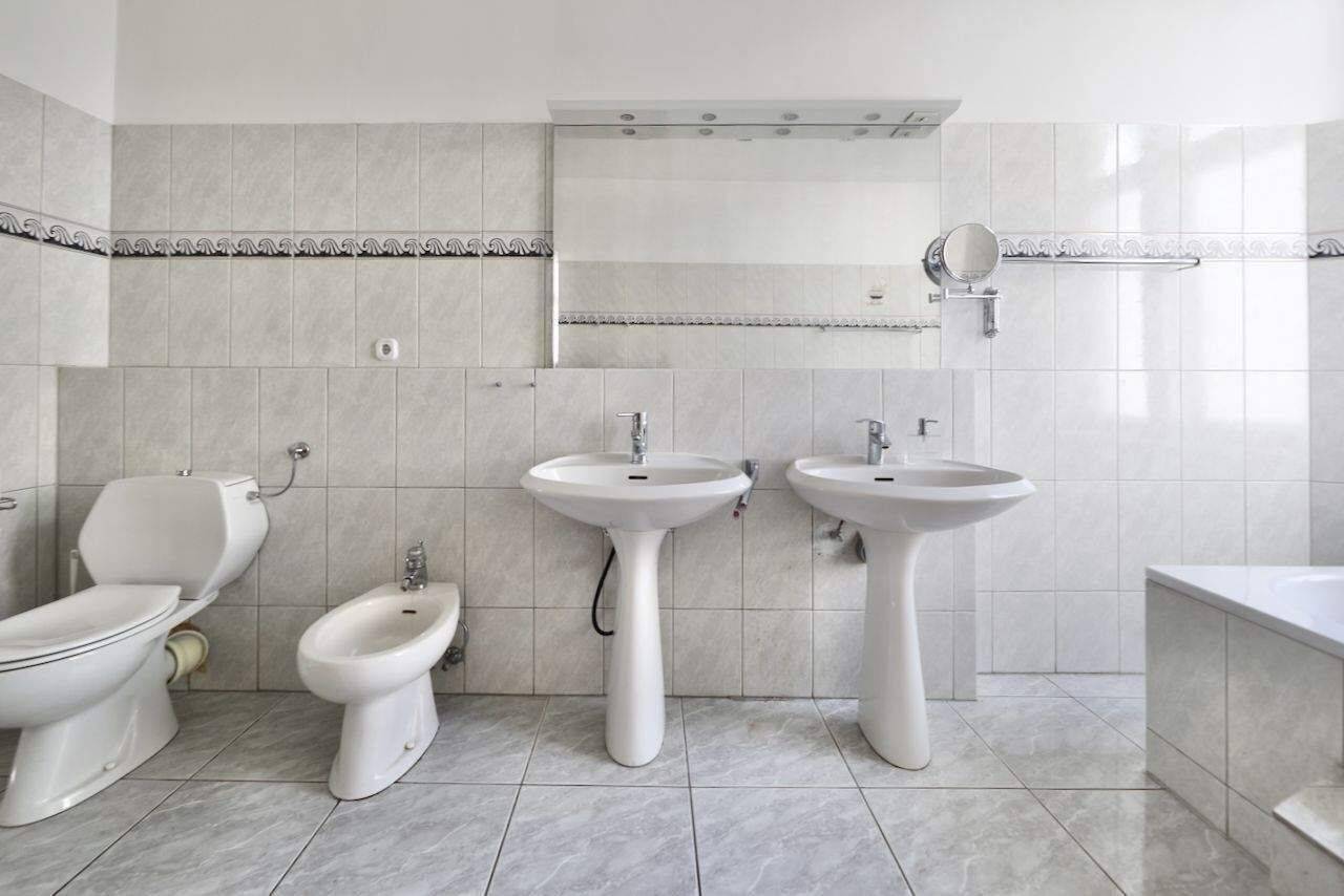 REPRÄSENTATIVER ALTBAU - HOHE DECKEN, STUCK, FISCHGRÄTPARKETT & BALKON - KU'DAMM-KIEZ – Berlin – Vorschaubild 7