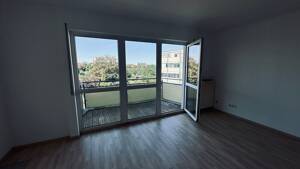 Sofort verfügbare, unvermietete 3-Zimmer Wohnung mit Aufzug, Balkon und TG-Stellplatz (+15.000€) – 99086 Erfurt – Vorschaubild 6