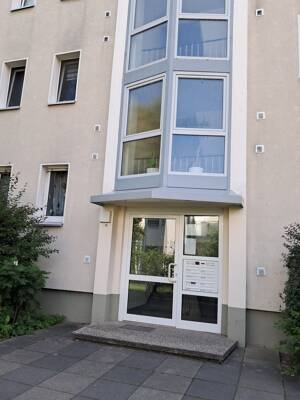 Gepflegte 4-Zimmer-Wohnung mit Balkon in Paderborn/Schloß Neuhaus, provisionsfrei – 33104 Paderborn – Vorschaubild 4