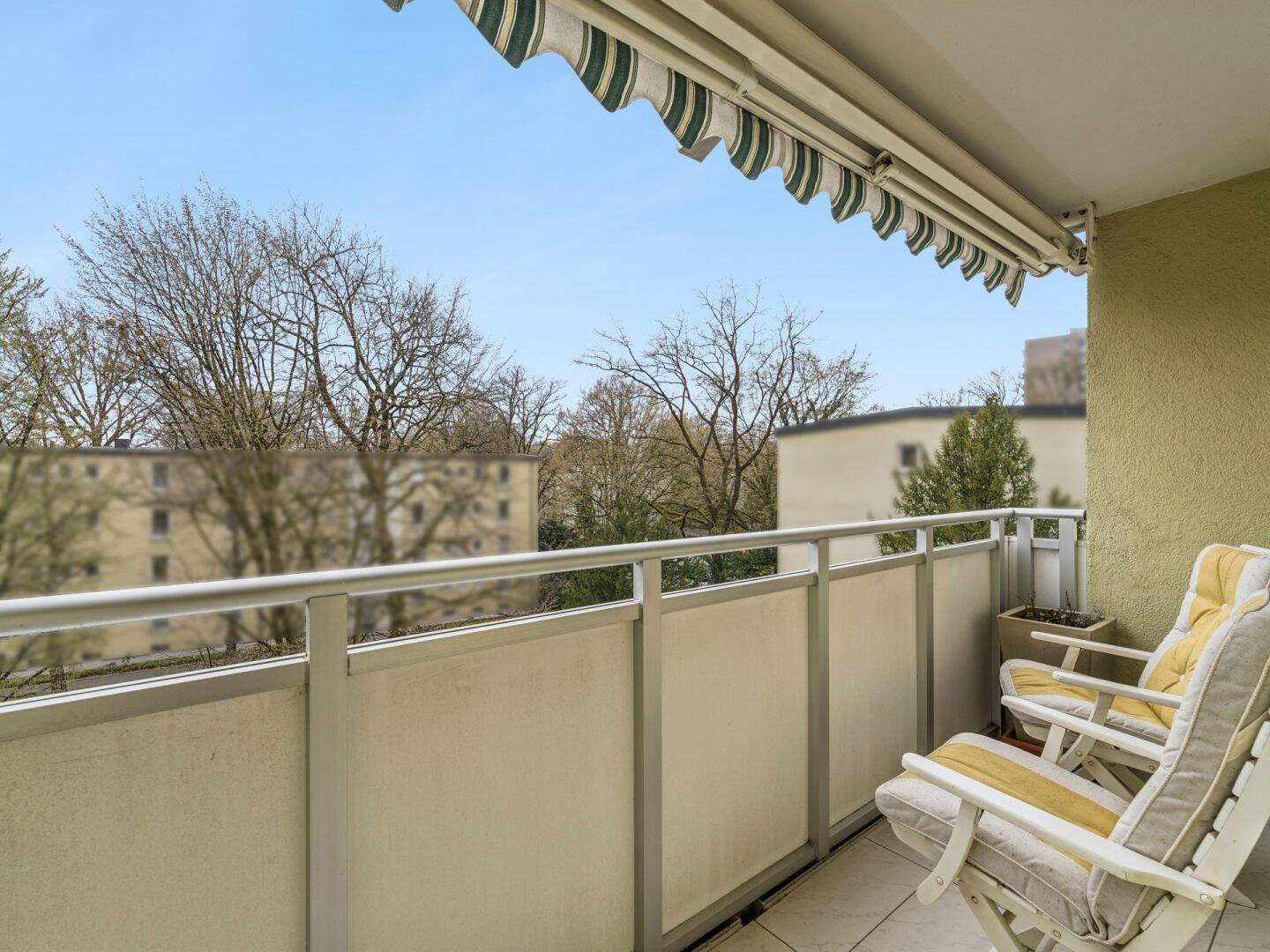 Helle, renovierte 3- bis 4-Zimmer-Wohnung im Ensembleschutz in München-Parkstadt Bogenhausen – München – Vorschaubild 3