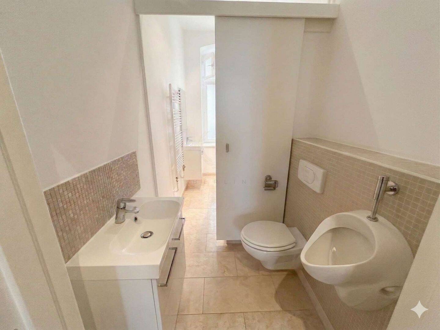 Traumhaft sanierte Wohnung mit Balkon in bester Lage von Berlin-Mitte – Berlin – Vorschaubild 4