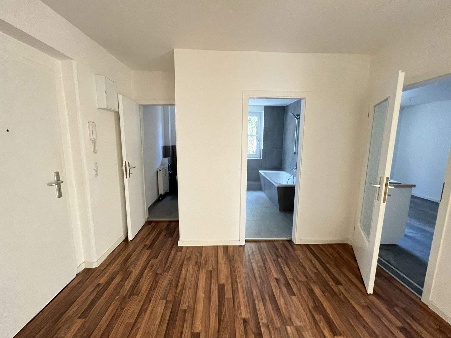 Clever wohnen mit Extra-Plus: Einbauküche inklusive und separaten WC – Chemnitz – Vorschaubild 3
