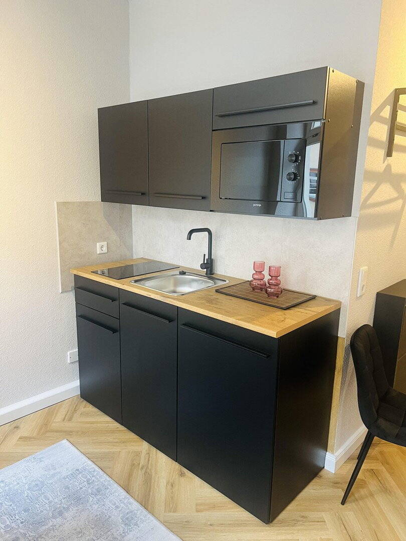 City-Apartement, frisch saniert, voll möbliert, bezugs- und provisionsfrei
