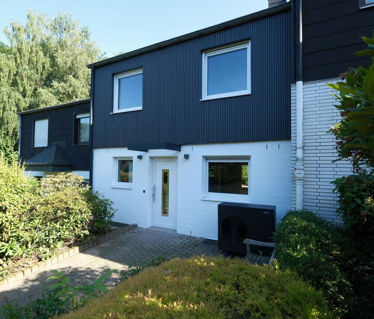 Wohnen nahe am See – hochwertig saniertes Einfamilienhaus mit Sauna – 42579 Heiligenhaus – Bild 1 von 9