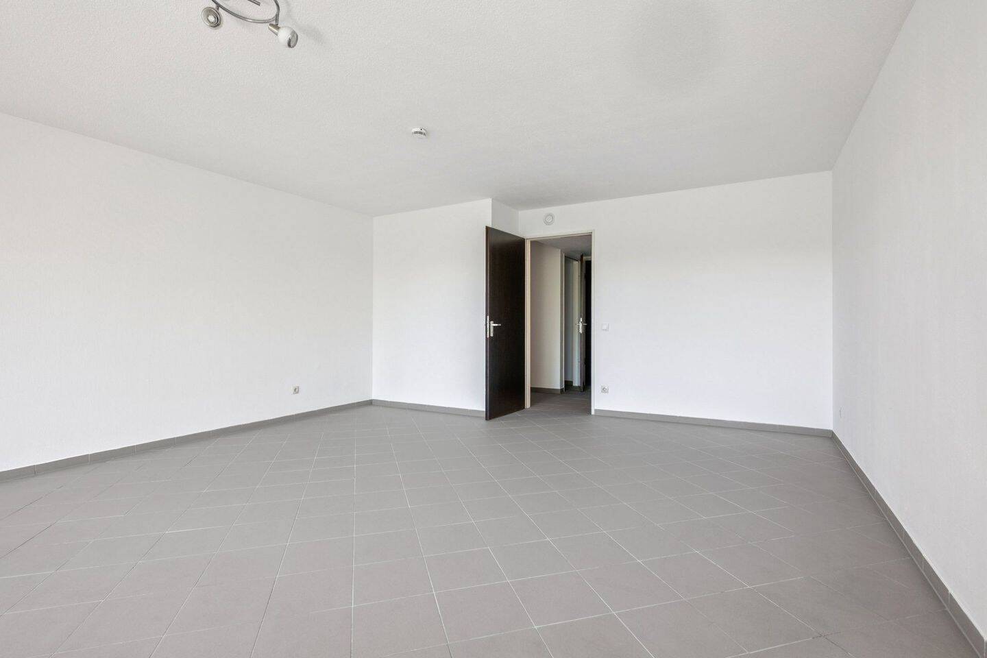 Helles City-Apartment mit Süd-West-Balkon & TG-Stellplatz – München – Vorschaubild 4