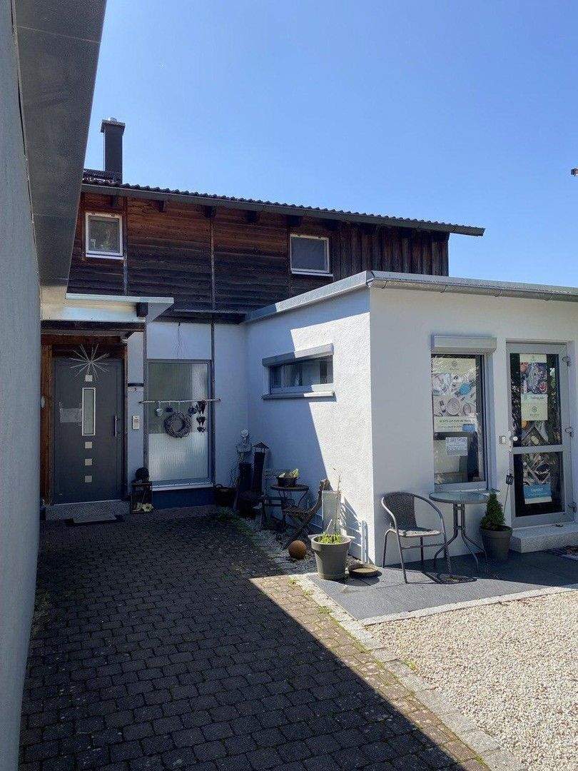 Pultdach-Einfamilienhaus mit außergewöhnlichem Weitblick im schönen Zeil a.M. – Zeil am Main – Bild 1 von 9
