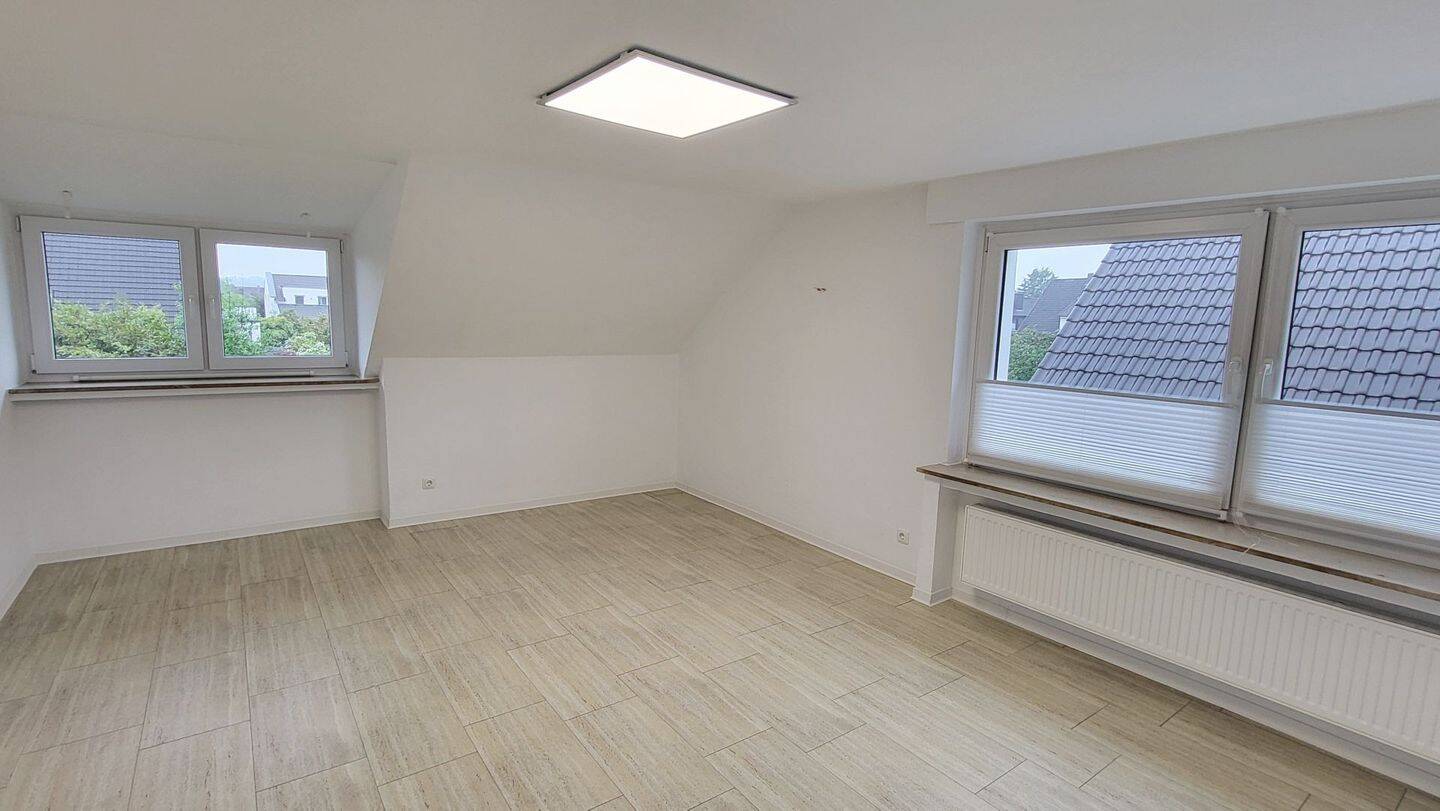 Gemütliche Wohnung mit ausgebautem Dachgeschoss & Einbauküche