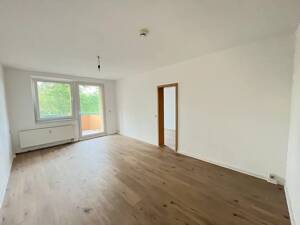 Es wird saniert! Sichere dir jetzt deine neue 4 RW mit Balkon! – 8060 Zwickau – Vorschaubild 3