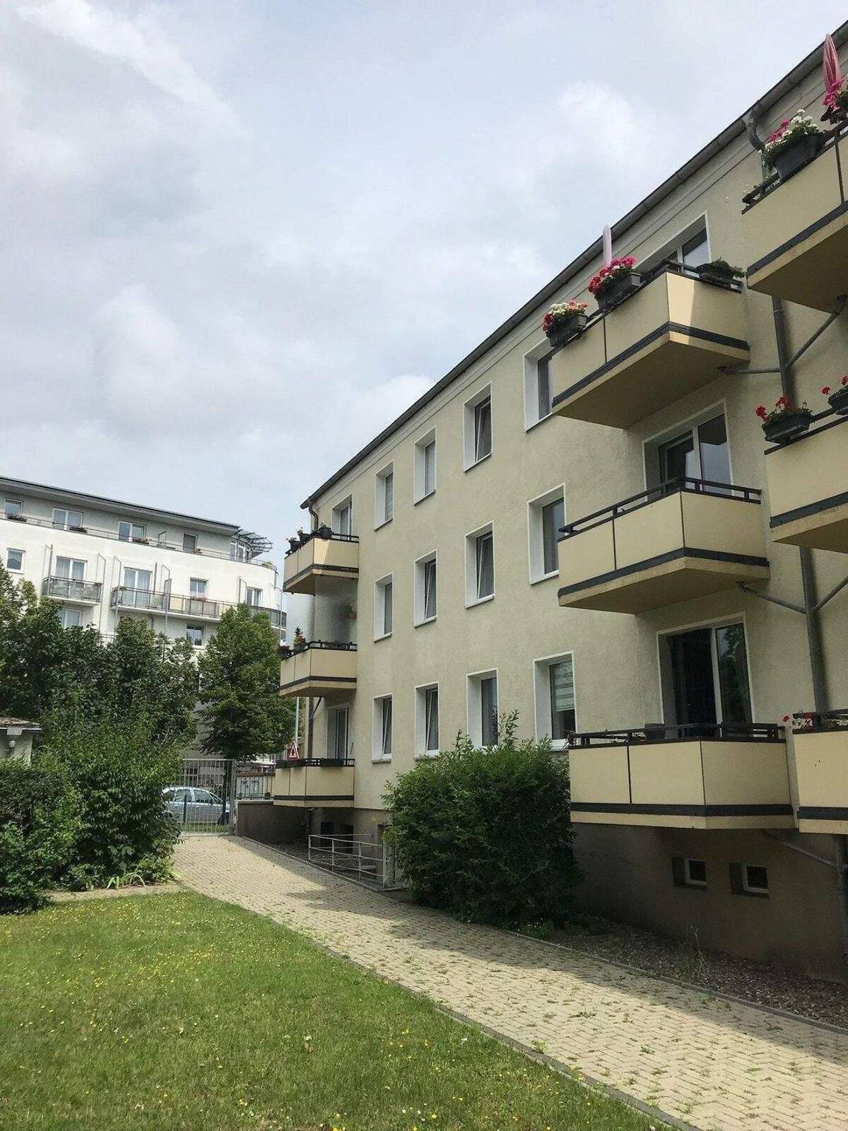 4 Raum Wohnung nähe Geschwister Scholl Park – 39106 Magdeburg – Bild 1 von 9