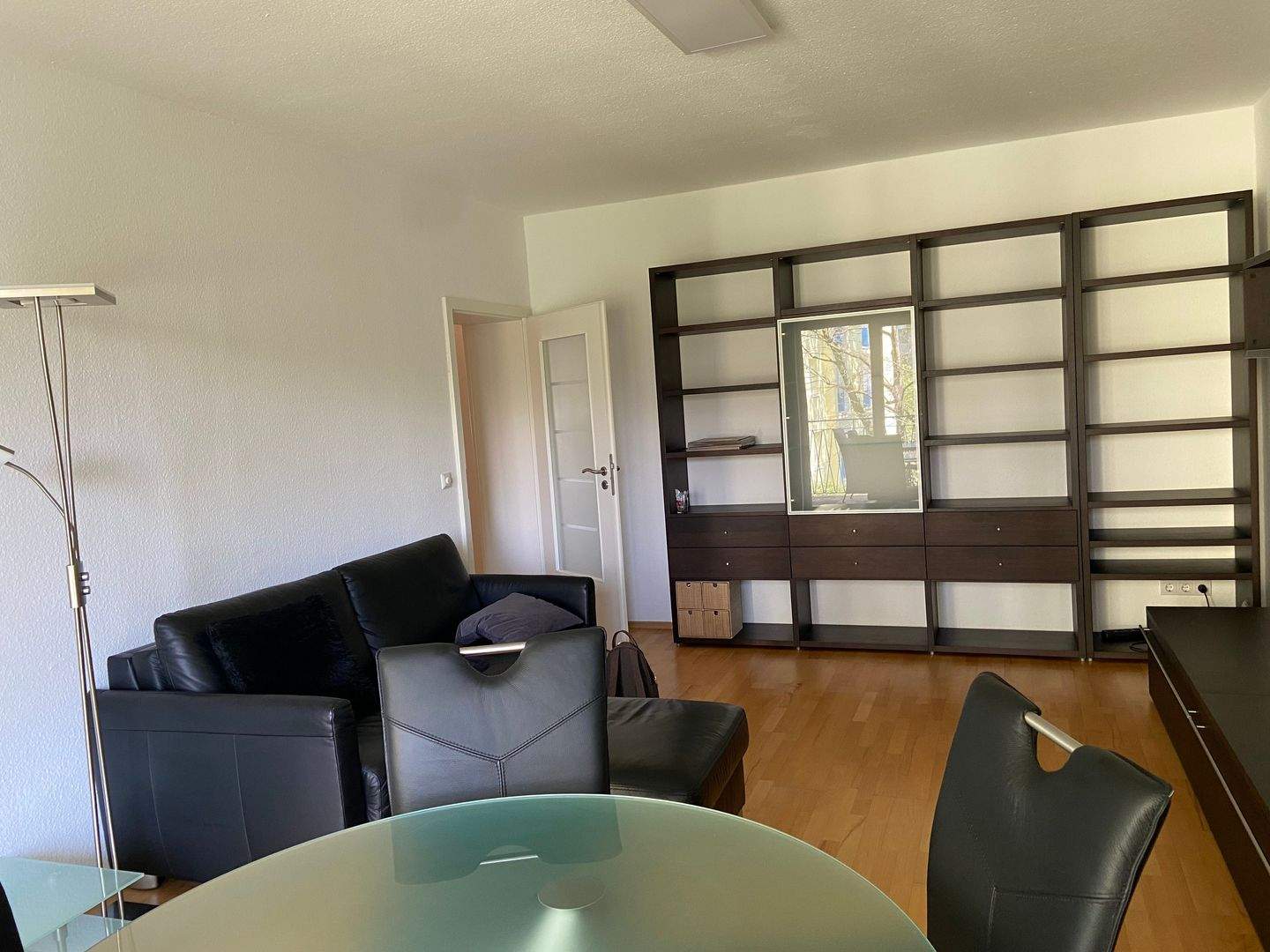 Exklusive 3,5-Zimmer-Wohnung mit gehobener Innenausstattung mit Balkon und Einbauküche in Wiesbaden – Wiesbaden – Vorschaubild 2