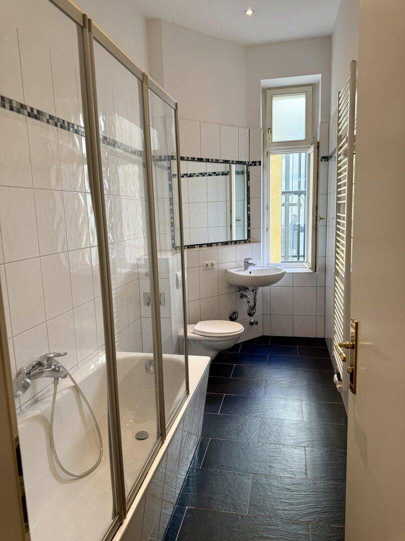 Lichtdurchflutete Wohnung, Toller Blick zum Helmholtzplatz (Provisionsfrei!) – Berlin – Vorschaubild 8