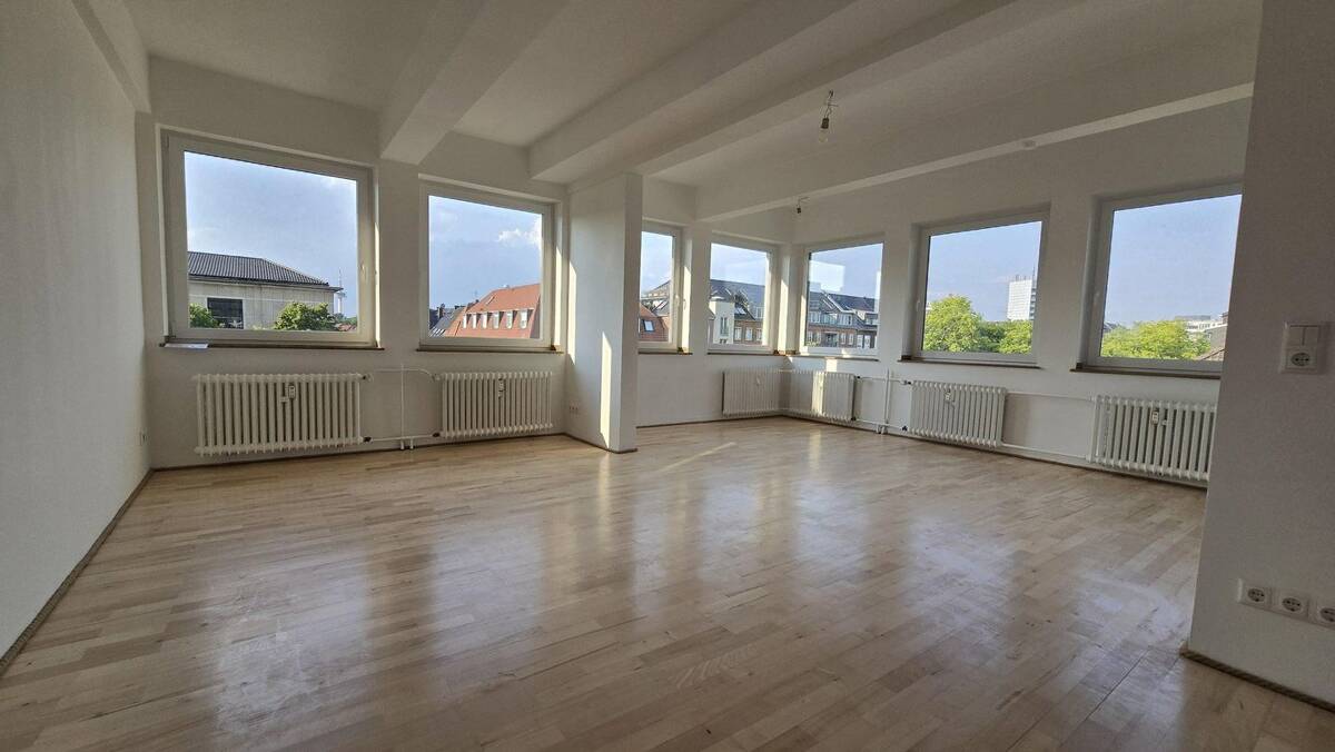 Großzügige sanierte 5 Zimmer Etagenwohnung in Rüttenscheid mit Balkon, Gäste Bad, Aufzug, 4. OG – 45130 Essen – Bild 1 von 9
