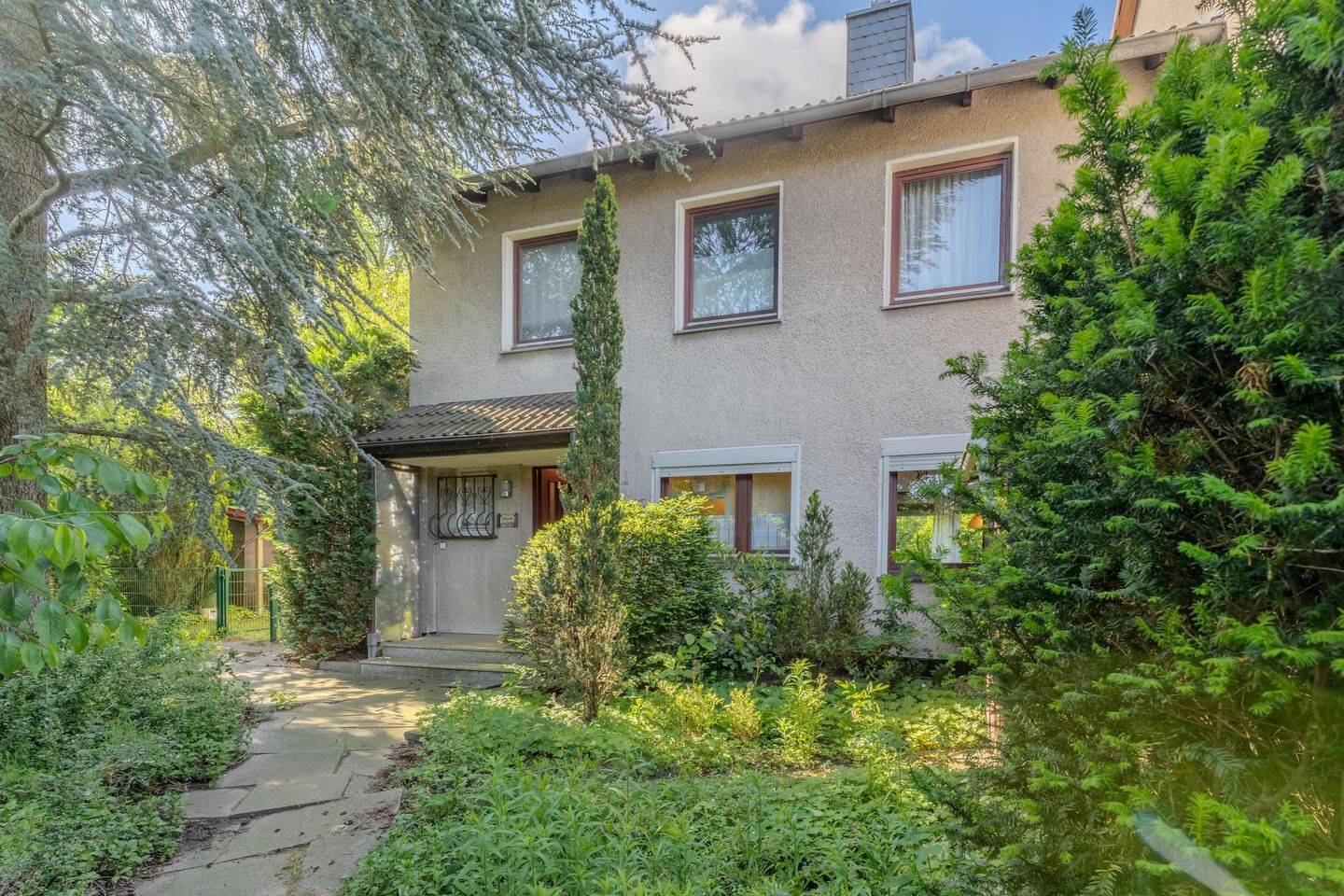 Wohnen im Grünen - Charmantes Reihenendhaus mit großzügigem Grundstück im Süden von Braunschweig