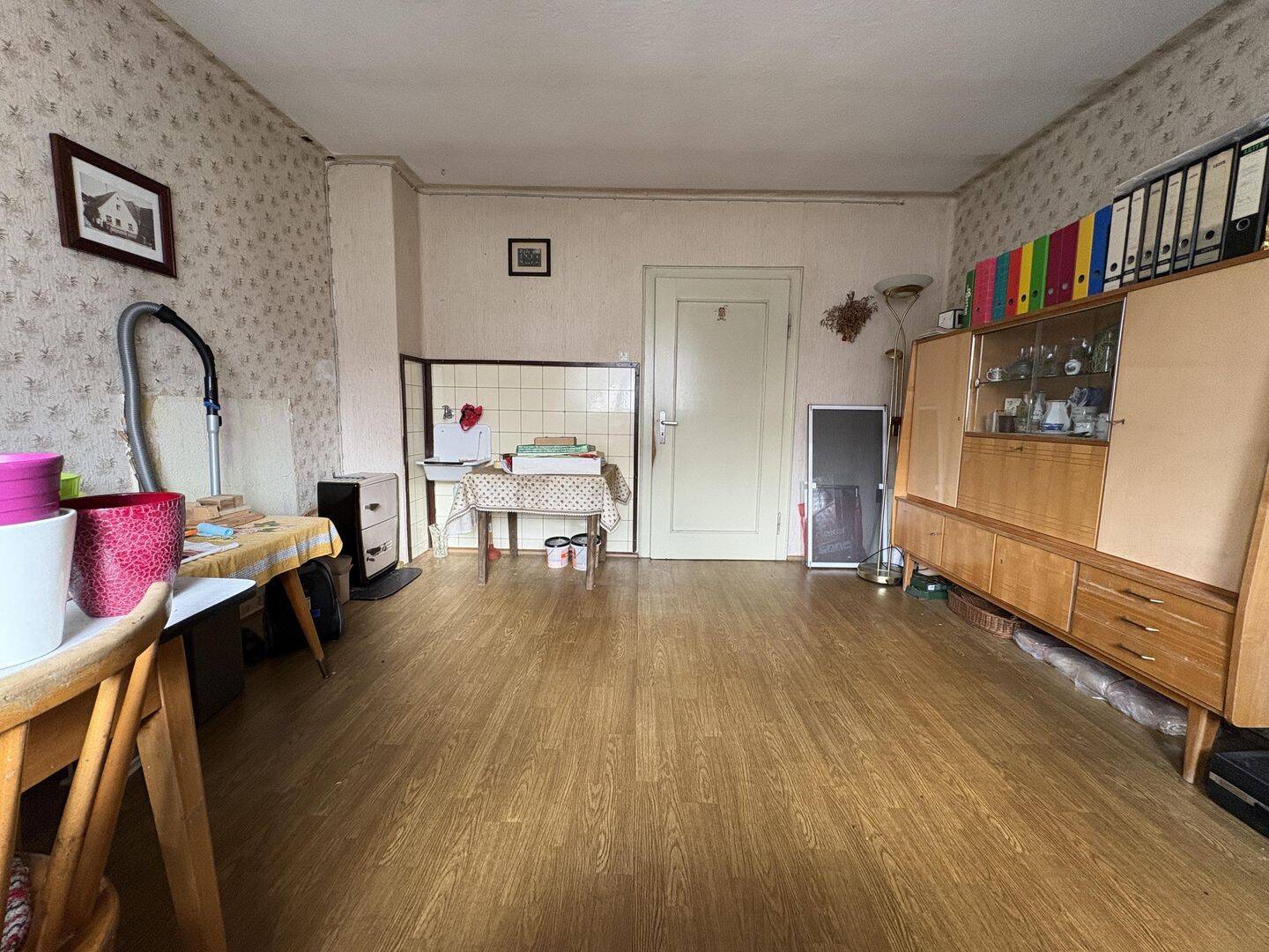 Gepflegtes Einfamilienhaus mit Nebengebäude und Entwicklungspotenzial – Meinheim – Vorschaubild 7