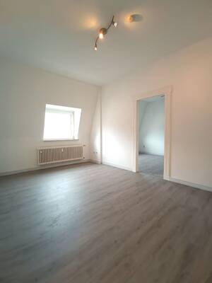 DU-Untermeiderich, Metzerstraße 38 - 2 Zimmer-Wohnung im 3. OG zeitnah zu mieten !!