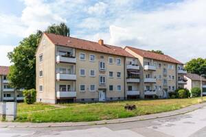 Hochparterre mit Balkon und gutem Schnitt!