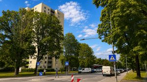 Renovierte, schöne 3-Zimmer Wohnung mit Südausrichtung inkl. Tiefgaragenstellplatz – 80995 München – Vorschaubild 2