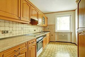 Nicht aufwendig zu renovieren: 3-Zimmer-Wohnung mit Balkon und eigenem Garagenplatz – 80939 München – Vorschaubild 9