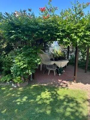 Mit Hauscharakter! Teilmöblierte ca. 150m² plus Terrassen und Privatgarten, Wohnkü., EBK, Kamin – 40227 Düsseldorf – Vorschaubild 3