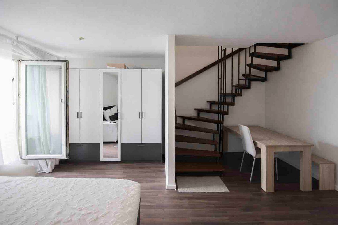 Attraktive Maisonette-Wohnung mit Aufzug und zwei Dachterrassen in Obertürkheim – Stuttgart – Vorschaubild 2