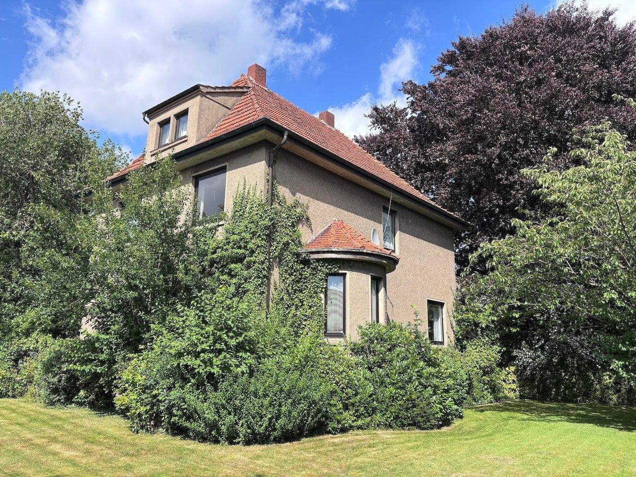 VERKAUFT ! Stadtvilla in Kirchlengern mit zwei möglichen Bauplätzen ! – Kirchlengern – Vorschaubild 2