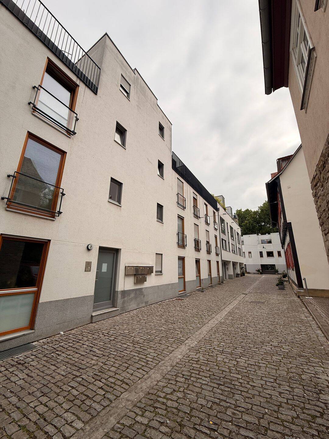 Moderne 3-Zimmer-Wohnung in der Altstadt mit Balkon und Tiefgarage – Erfurt – Vorschaubild 2