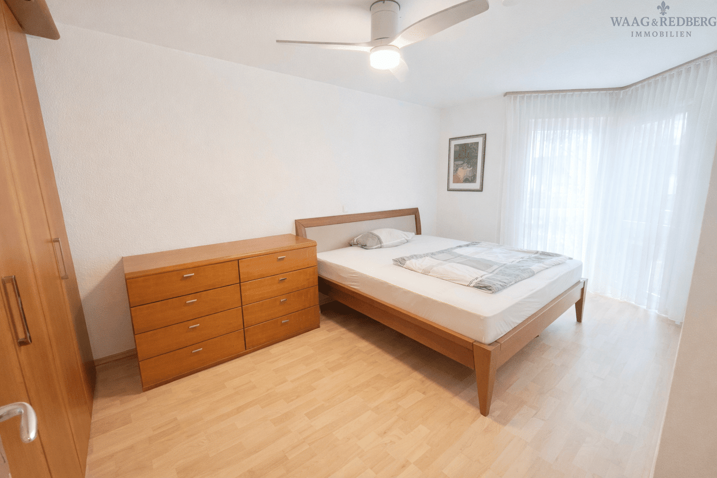 Anzug, Balkon, Stellplatz: Traumwohnung in ruhiger Lage – Nürnberg – Vorschaubild 3