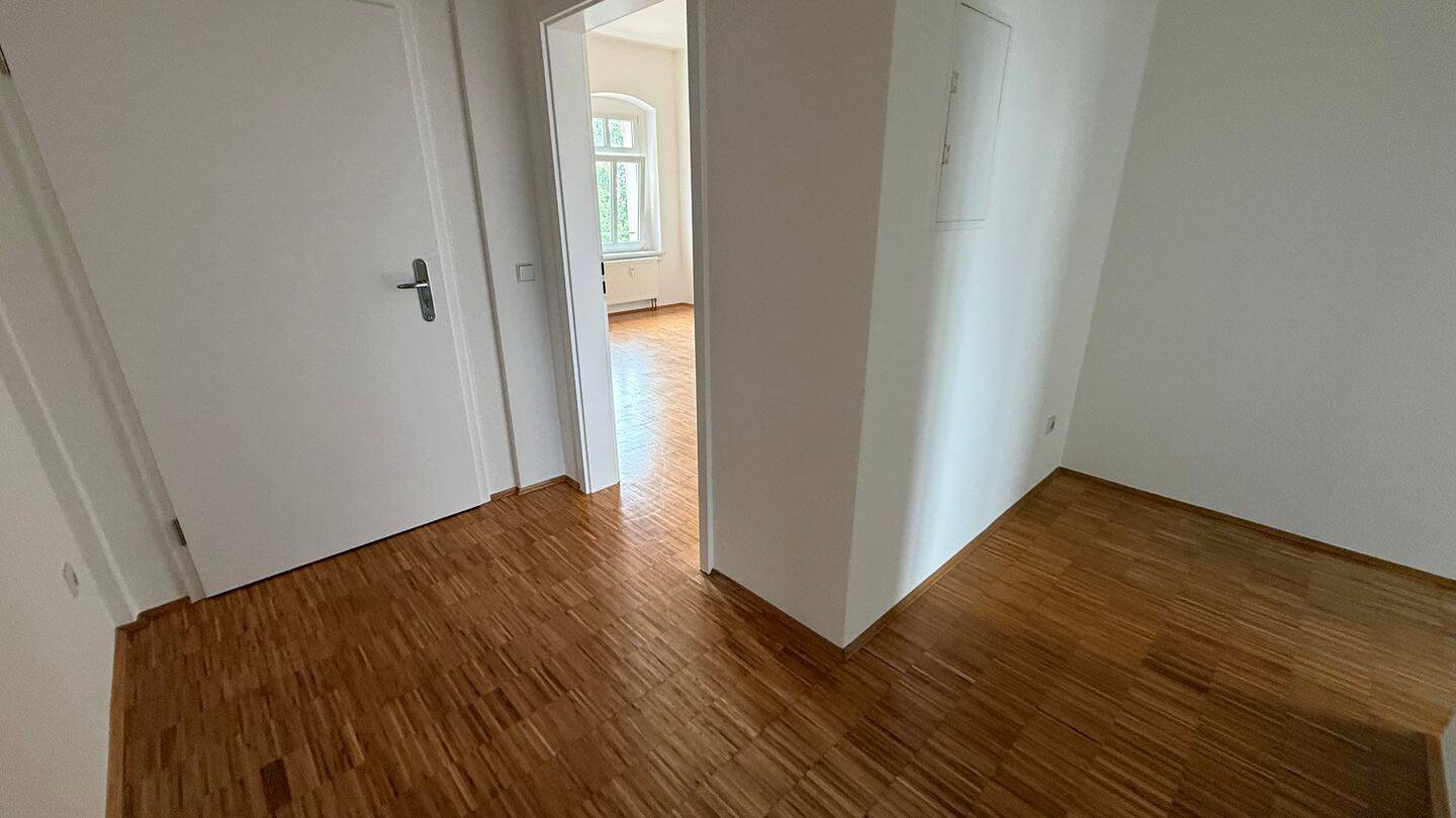 3.OG mit Aufzug / Balkon / Bad mit Fenster / Stellplatz mögl. ! – Chemnitz – Vorschaubild 6