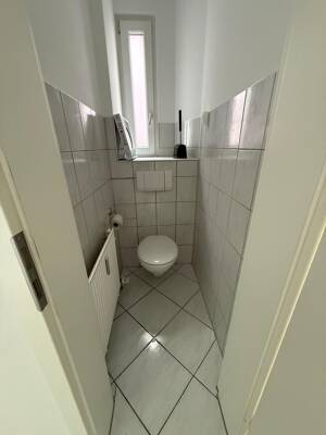 renovierte 2,5-Zimmer-Wohnung in Stuttgart-Untertürkheim – 70327 Stuttgart – Vorschaubild 2