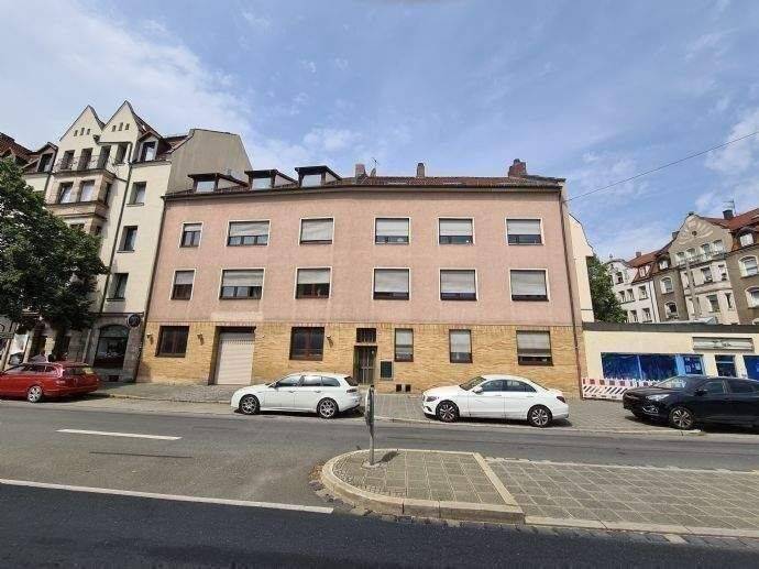 St. Leonhard von oben! Helle 4-Zimmer-Wohnung mit ca. 98,9 qm & kleinem Westbalkon im obersten Stock! Zentrale dennoch ruhige Lage