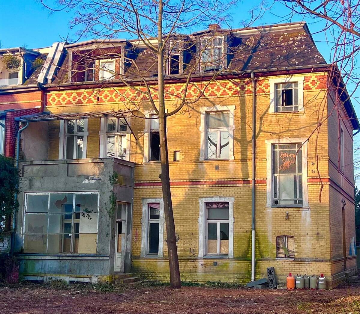 3.200,- pro QM- 1 BIS 3 FAMILIEN- STUCKVILLA zum Sanieren +Erweitern für 500qm Wfl-1117qm Grund – 12205 Berlin – Bild 1 von 6