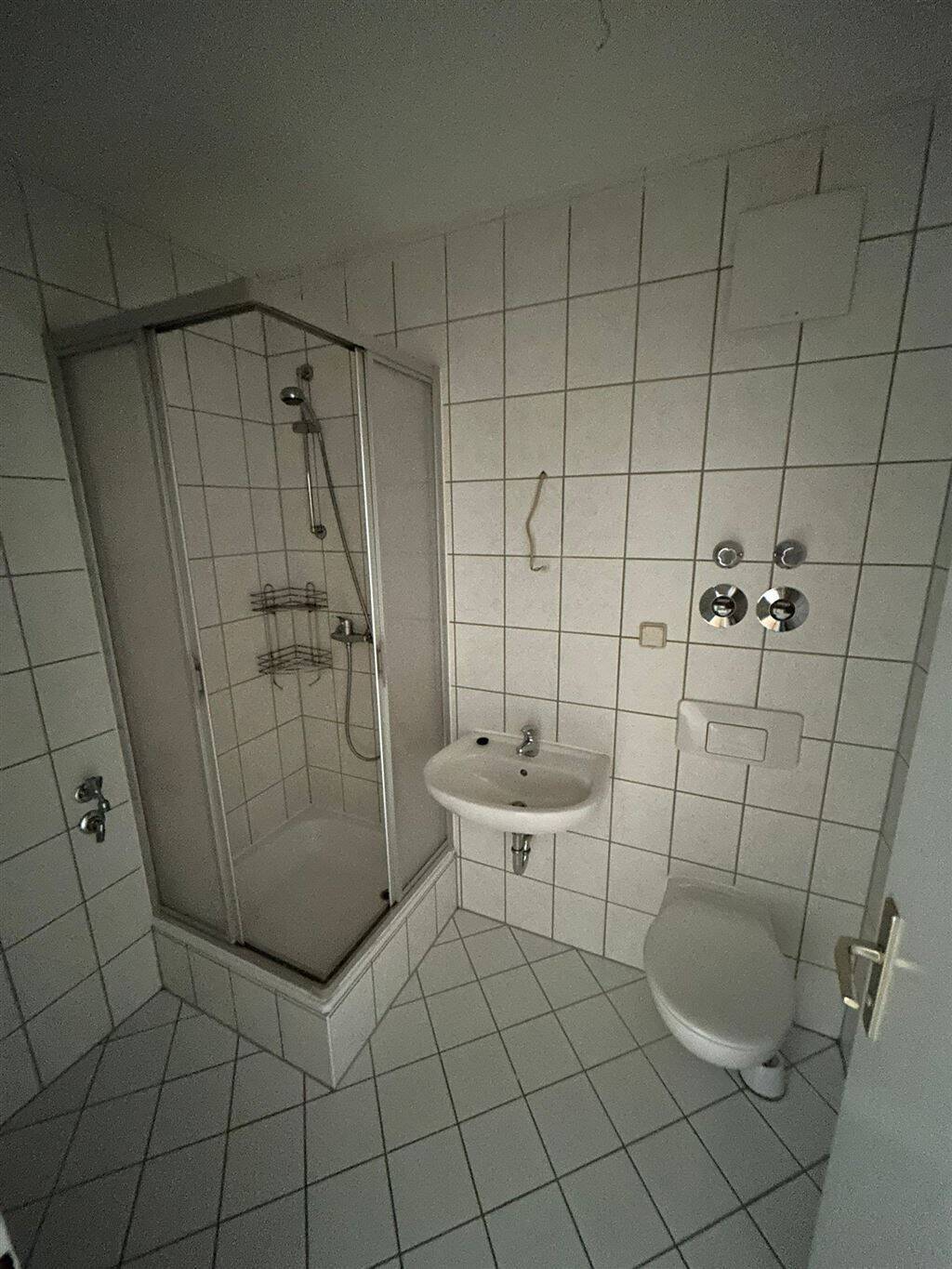 Großzügige und vermietete 1-Zimmer mit EBK, Dusche und Laminat in zentraler Lage! – Chemnitz – Vorschaubild 7