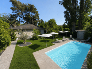 Wohnen im Grünen: Haus mit Pool, Sauna & idyllischem Garten