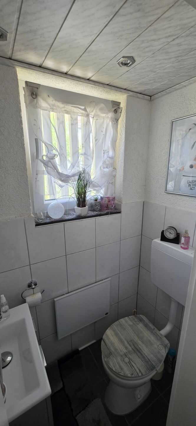 Charmantes Reihenhaus in ruhiger Lage (Sackgasse) mit herrlichem Garten, Terrasse, Garage, Carport, **Provisionsfrei von Privat** – Königsbach-Stein – Vorschaubild 9