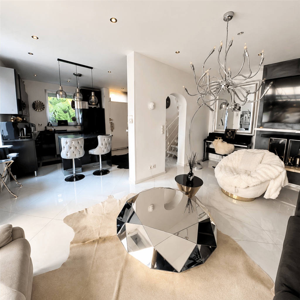 Stilvoll modernisiertes Familienhaus mit Wintergarten & Wellnessbereich in Düsseldorf-Unterbach
