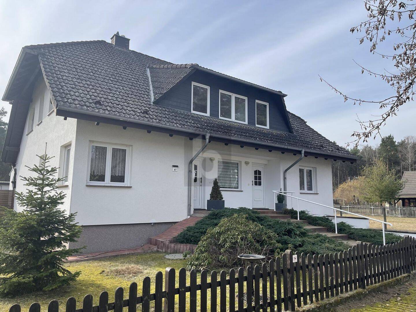TOLLES, GROßES HAUS MIT EINLIEGERWOHNUNG – Fürstenberg/Havel – Bild 1 von 4