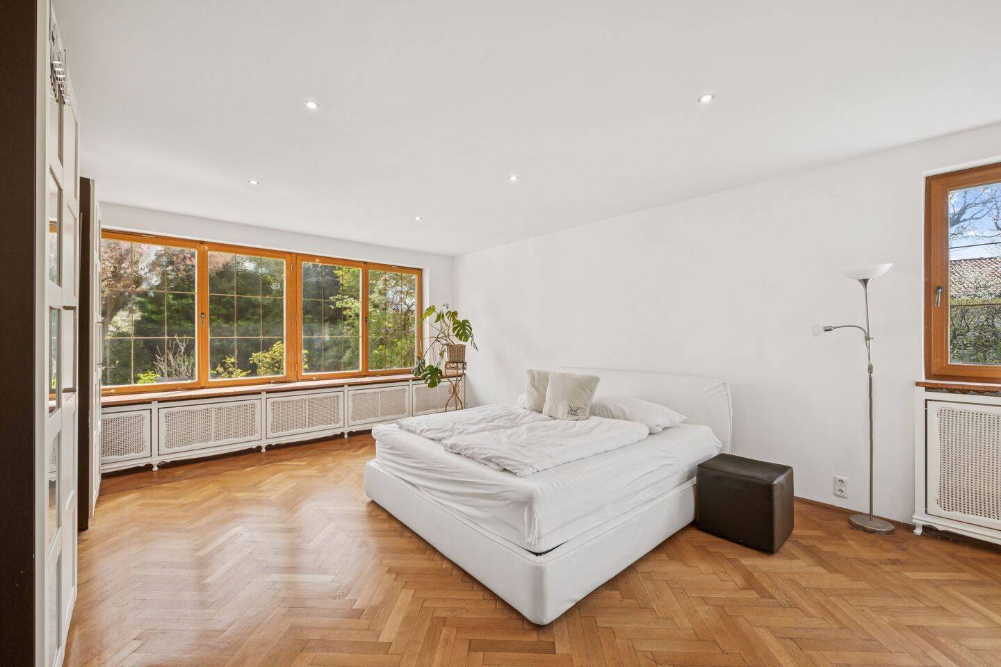 Architektenhaus mit Traumgarten, Indoor-Pool & uneinsehbarem Grundstück in ruhiger Lage – Übersee – Vorschaubild 5