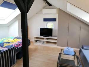Gepflegtes Zweifamilienhaus mit großem Grundstück und vielseitigen Nutzungsmöglichkeiten