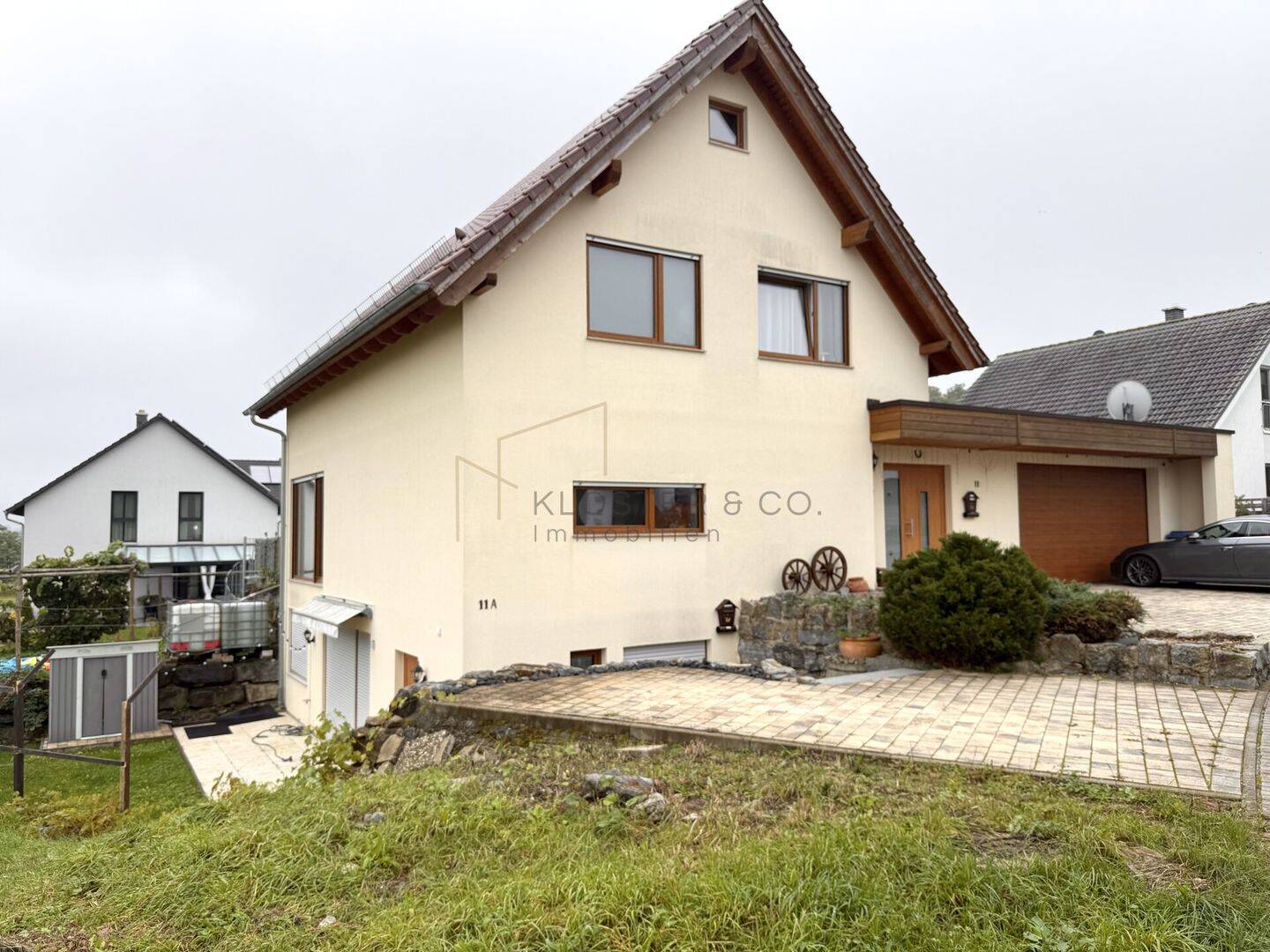 Exklusives, freistehendes Einfamilienhaus mit großer Terrasse, Garten und Doppelgarage – Neudenau – Bild 1 von 6