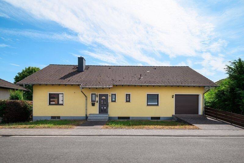 Großes Haus mit Garten in Echzell – Echzell – Vorschaubild 2