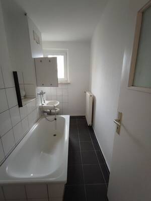 Drei Zimmer mit Balkon zum kleinen Mietpreis – 6217 Merseburg – Vorschaubild 4