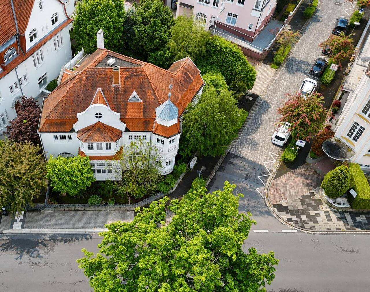 Historische Stadtvilla! Repräsentatives Wohnen, Arbeiten und Investieren vereint. Gelegenheit: Denkmalschutz – Bad Oeynhausen – Vorschaubild 2