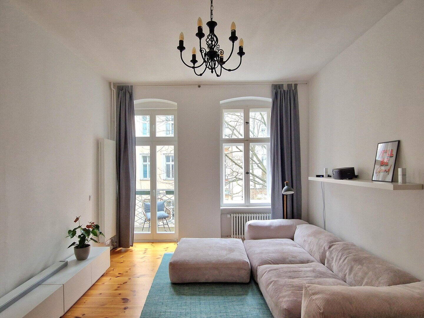Direktverkauf: Helle 2-Zimmer-Altbauwohnung in der Fehrbelliner Straße - Umbau zu 3 Zimmern möglich