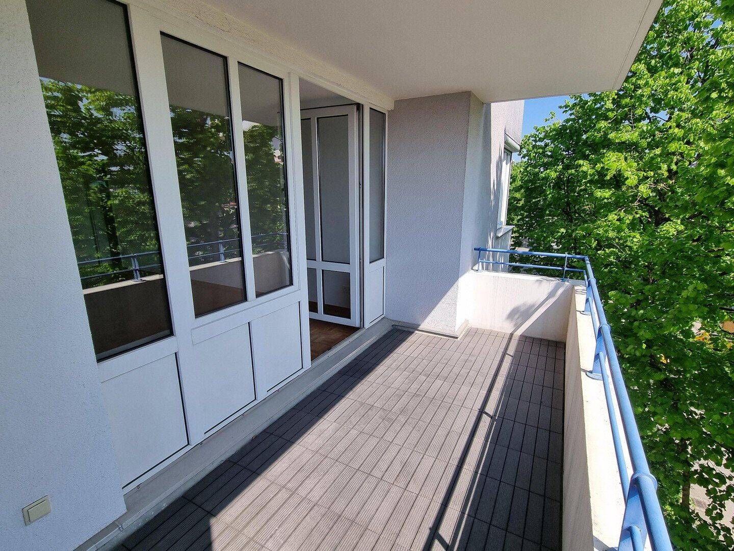 Schöne, helle 2-Zimmer-Wohnung mit Tageslichtbad und Balkon sowie Tiefgarage – München – Vorschaubild 8