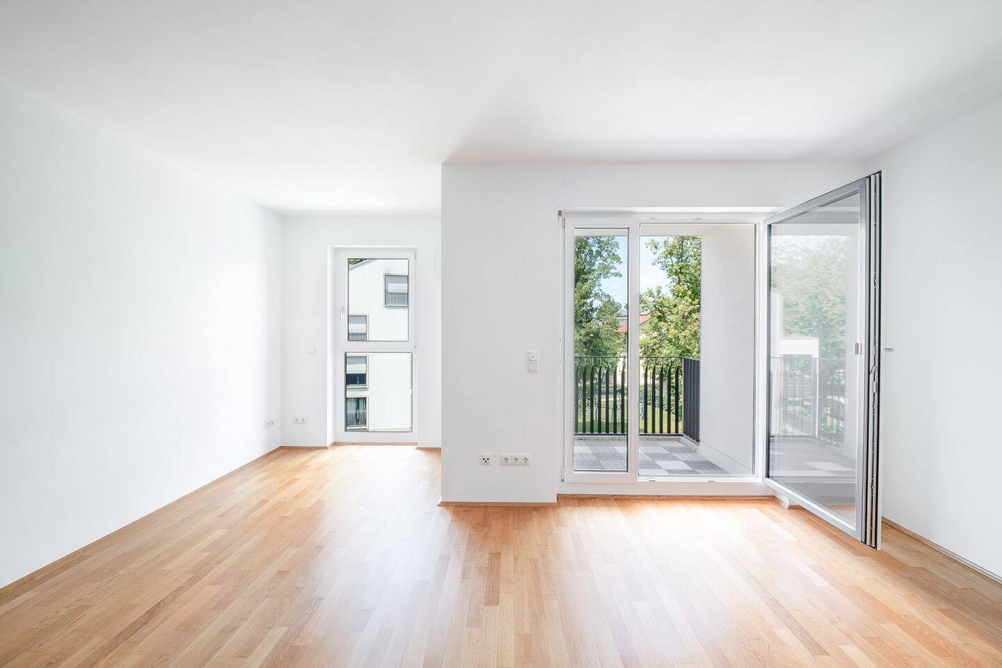Moderne, bezugsfreie 2-Zimmer-Wohnung mit Loggia in ruhiger Lage