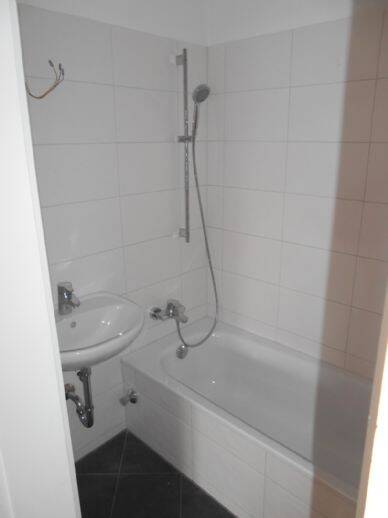 KESTLER IMMOBILIEN IVD - 3. OG - 3 ZI.-WOHNUNG - DESIGNBÖDEN - HELL GEFLIESTES BAD – Nürnberg – Vorschaubild 7