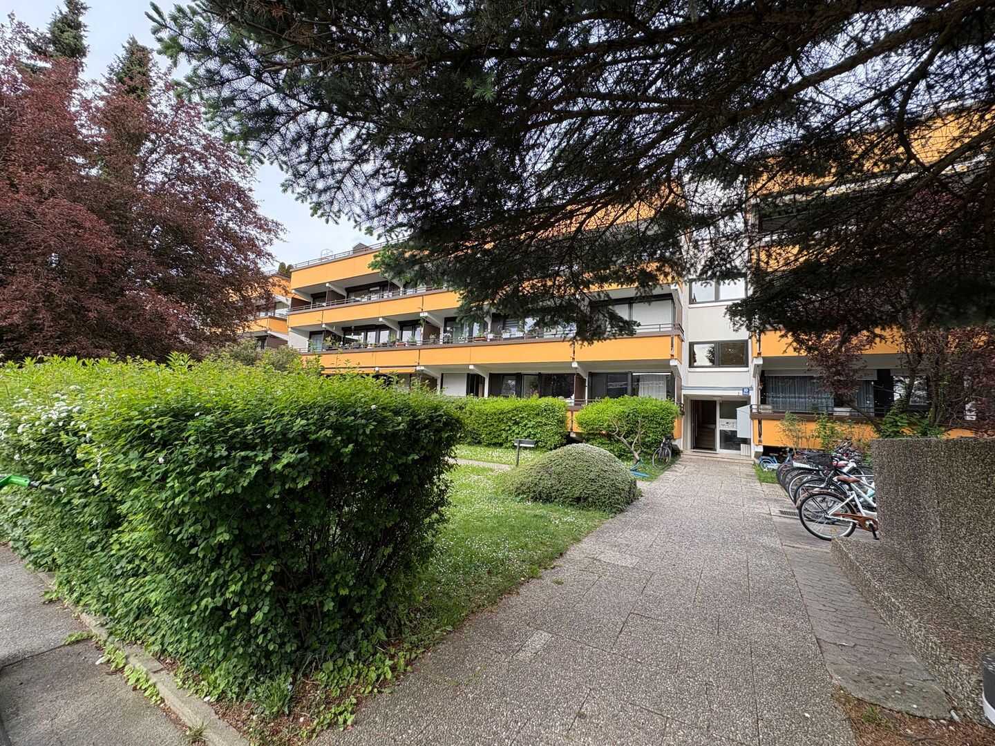 Gepflegte 1-Zimmer-Wohnung mit Balkon & Einbauküche in München-Am Hart – München – Vorschaubild 2