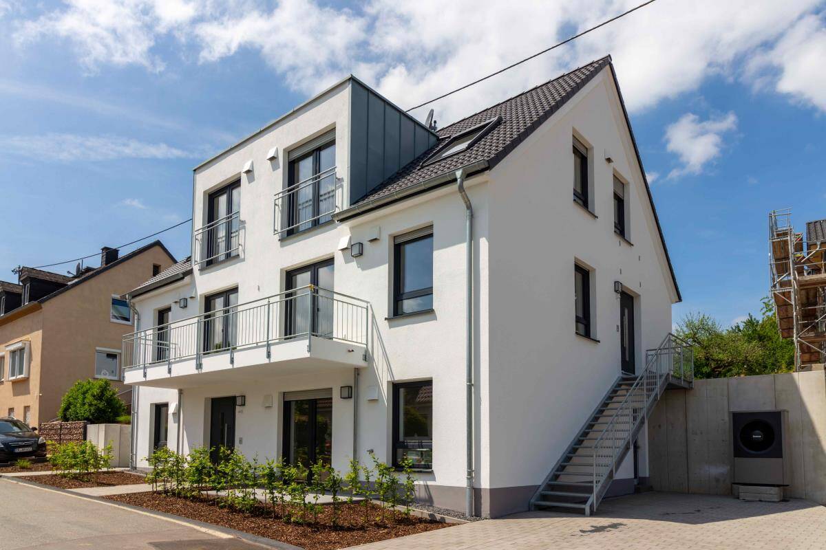 Neues vermietetes 3-Familienhaus als KFW 55 Energiesparhaus in ruhiger Lage Trier-Kernscheid – Trier – Vorschaubild 3